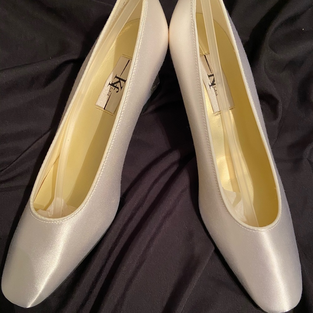 Satin Dyeable Pumps